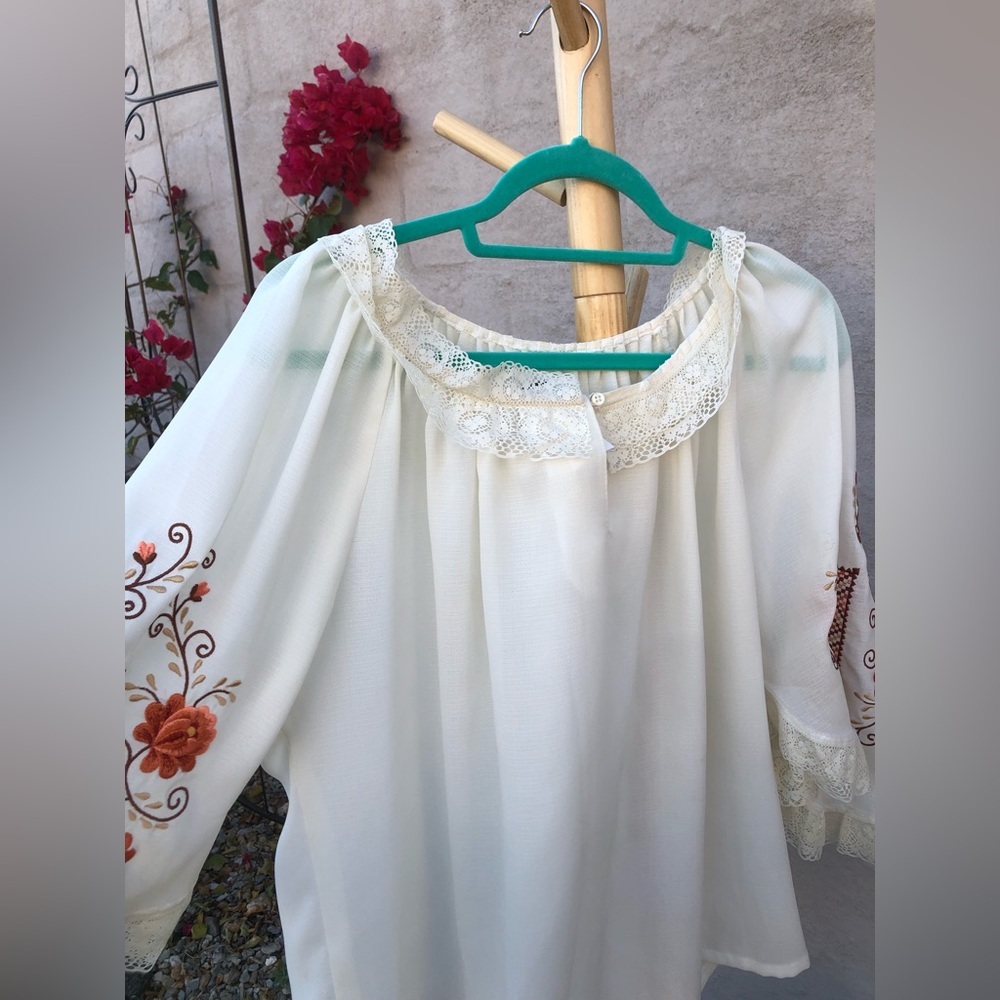 vintage (?) bohemian western Lace floral embroidered bell sleeve shirt - Picture 12 of 14